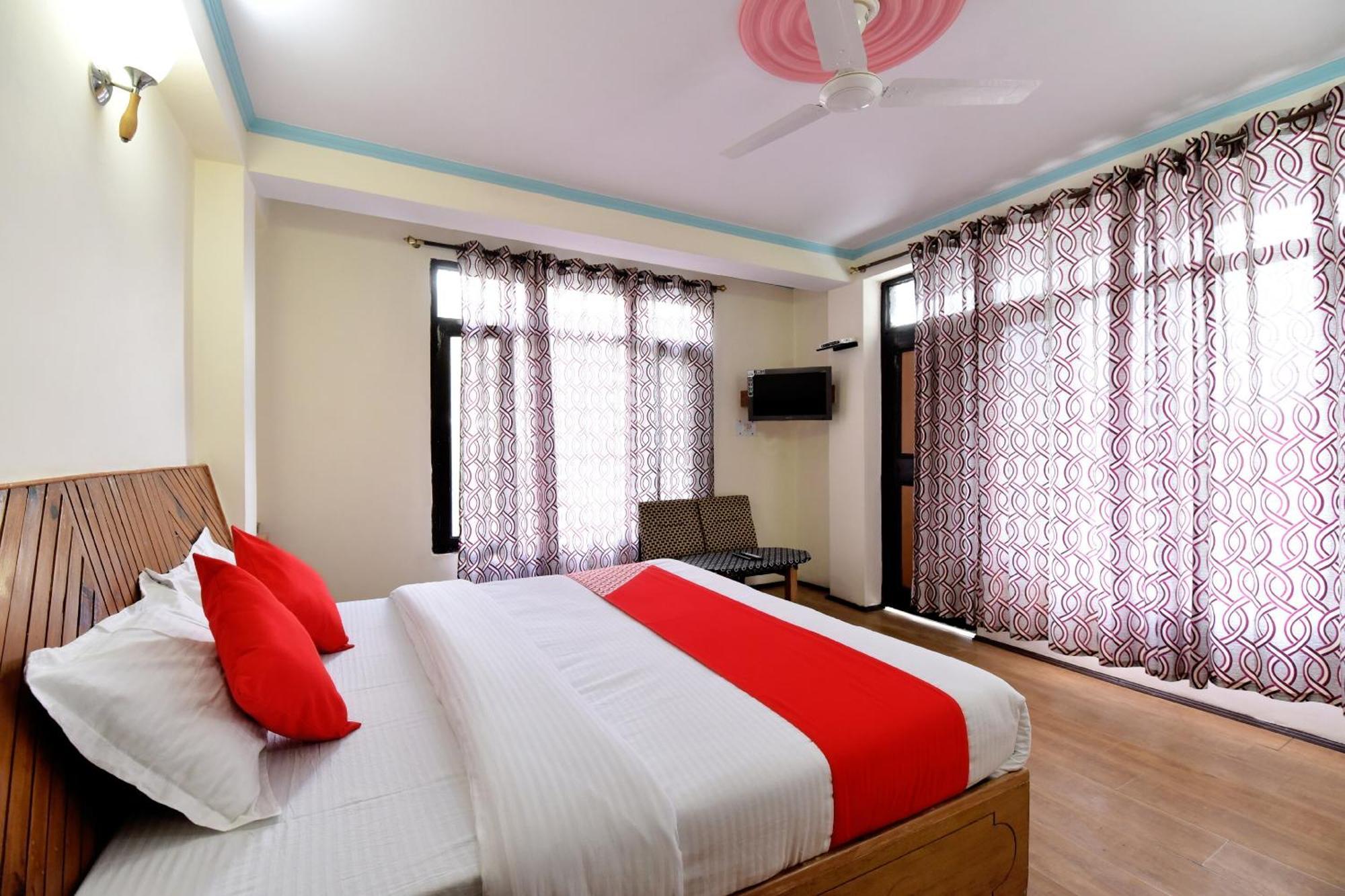 Oyo Hill View Hotel - Manali (Himachal Pradesh) — Photos 3